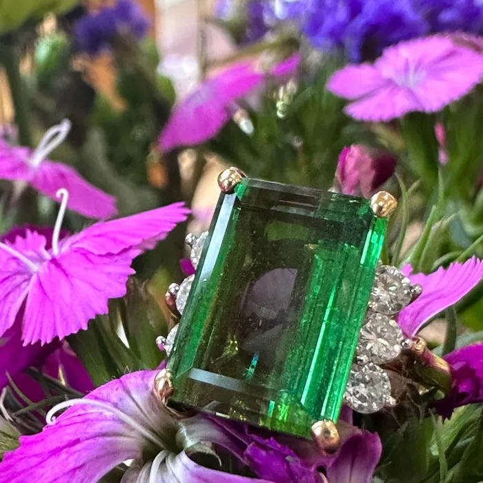 18 Karat Yellow Gold Green Tourmaline Ring 20002593 ONeills Estate Jewelry Rings 18 Karat Yellow Gold Green Tourmaline Ring 20002593 ONeills Estate Jewelry Rings