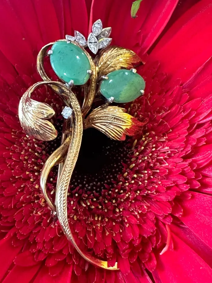 ONeills Estate Jewelry Earrings 14 Karat Yellow Gold Jade Diamond Flower Pin 25000059 ONeills Estate Jewelry Earrings 14 Karat Yellow Gold Jade Diamond Flower Pin 25000059